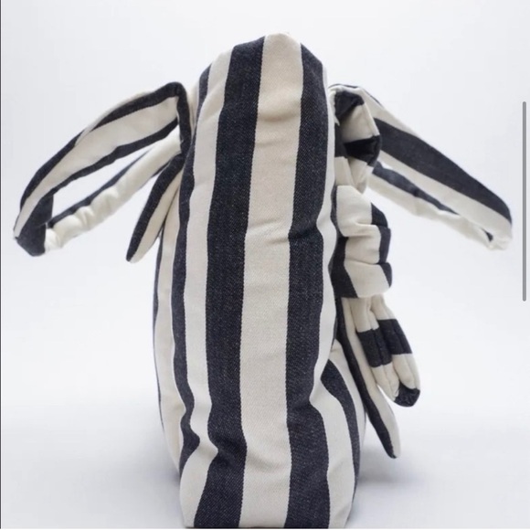 ZARA Beautiful & Unique B & W large striped Bow Tote Bag NWT🔥🔥🔥 - Picture 4 of 9